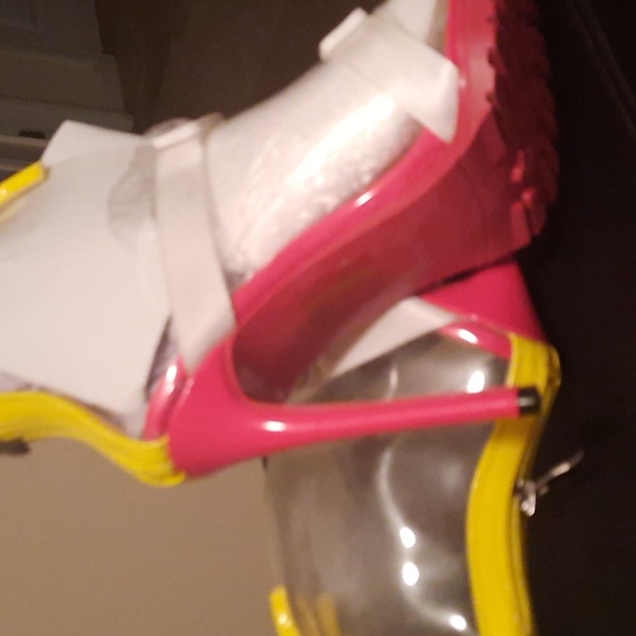 A shoes Very Stylish Red And Yellow - Picture 6 of 8